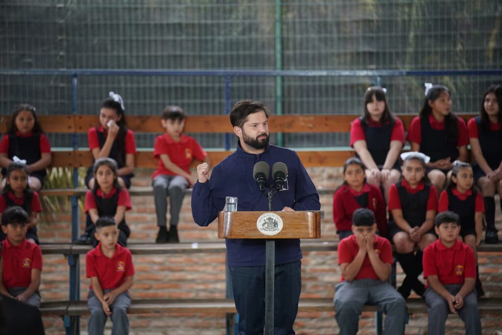 Boric critica a quienes desprecian a Chile desde barrios altos de Santiago