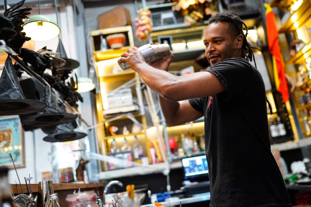 El Aguardiente: De Cantina a Bebida Premium de Coctelero