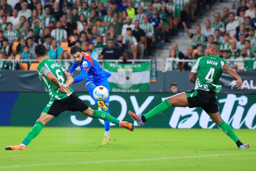 El Atlético revive su esencia con una victoria ante el Betis