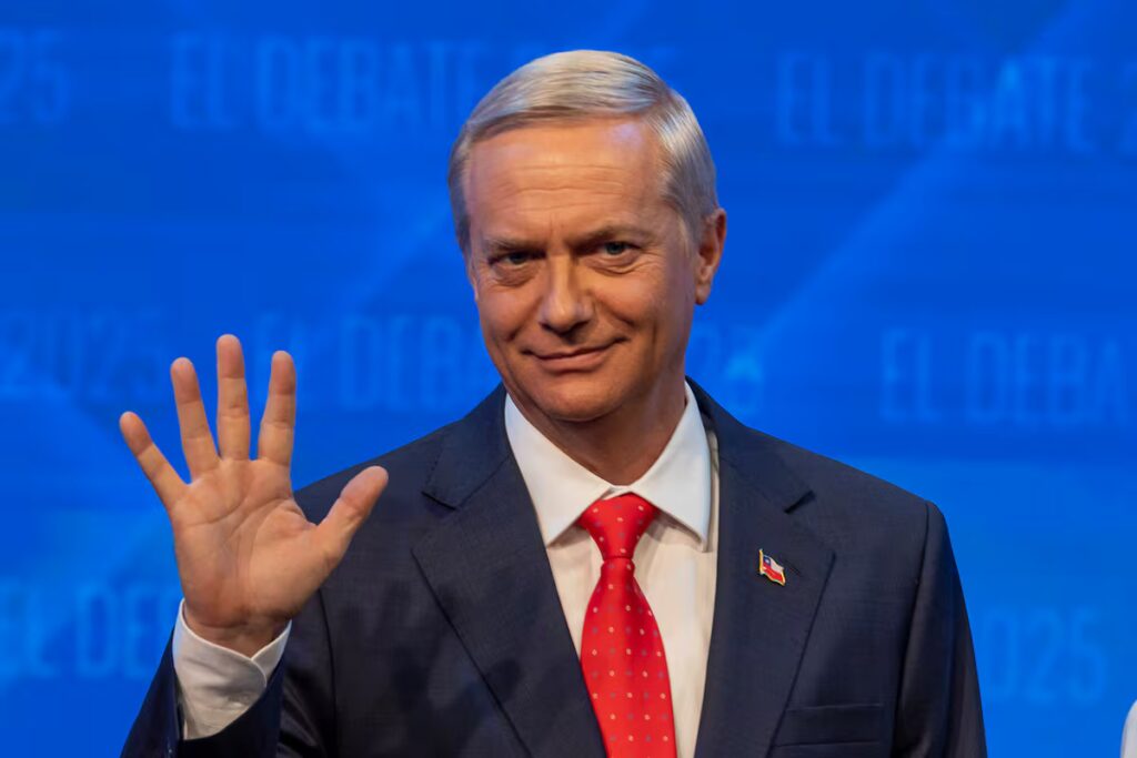 Kast propone 'colaboración' de extranjeros irregulares para su regreso