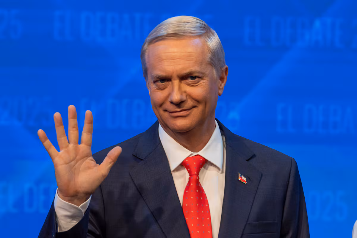 Kast propone 'colaboración' de extranjeros irregulares para su regreso