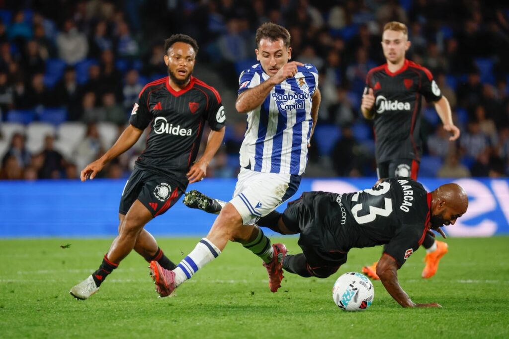 Oyarzabal lidera a la Real Sociedad hacia un triunfo imprescindible ante el Sevilla