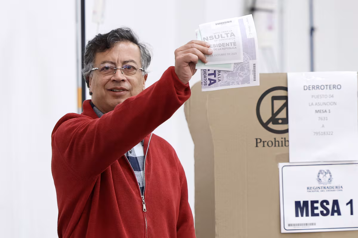 Petro y precandidatos votan en consulta popular del Pacto Histórico tras crisis