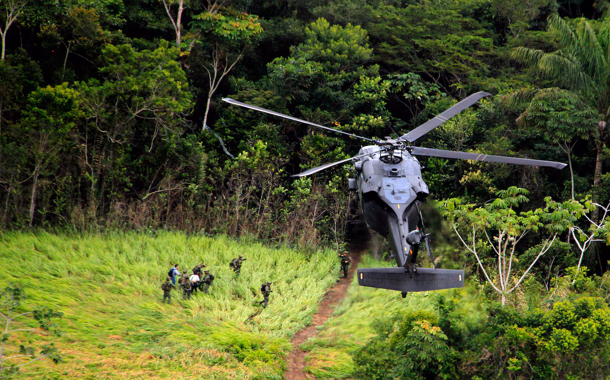 Bombardeos que mataron niños revelan las contradicciones en la política colombiana