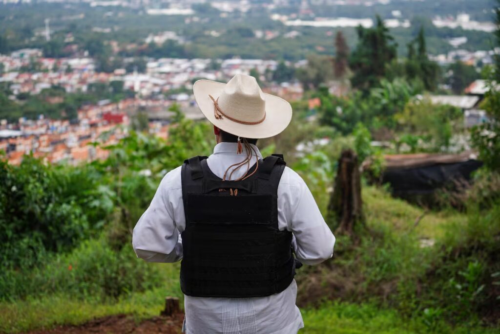 Carlos Manzo: Descubriendo el sombrero en el pajar