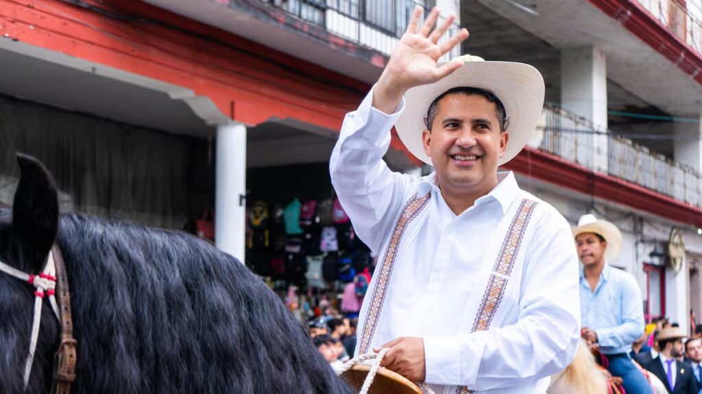 Carlos Manzo: El valiente alcalde que transforma su ciudad