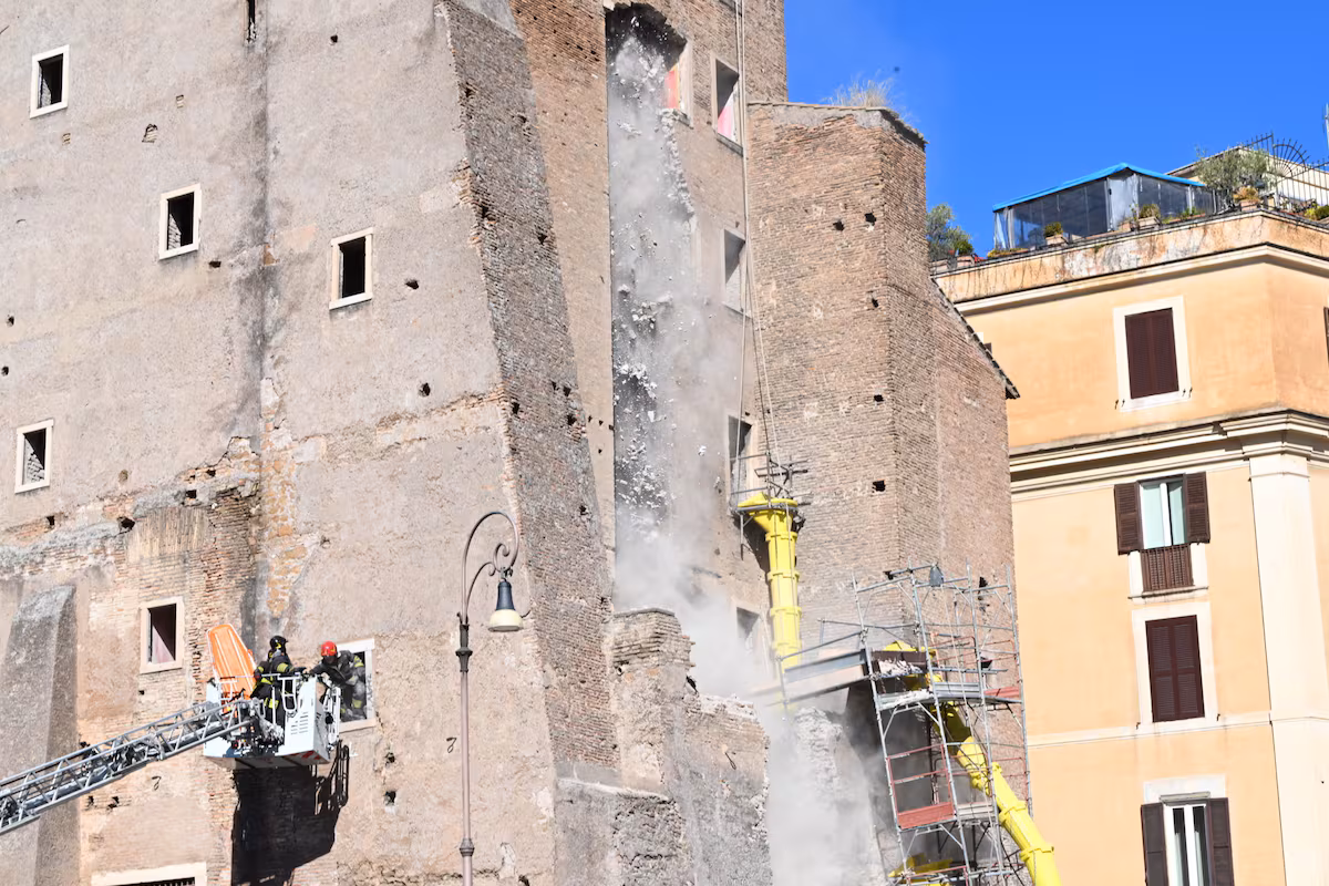 Colapsa parte de la Torre de los Conti en el Foro Romano