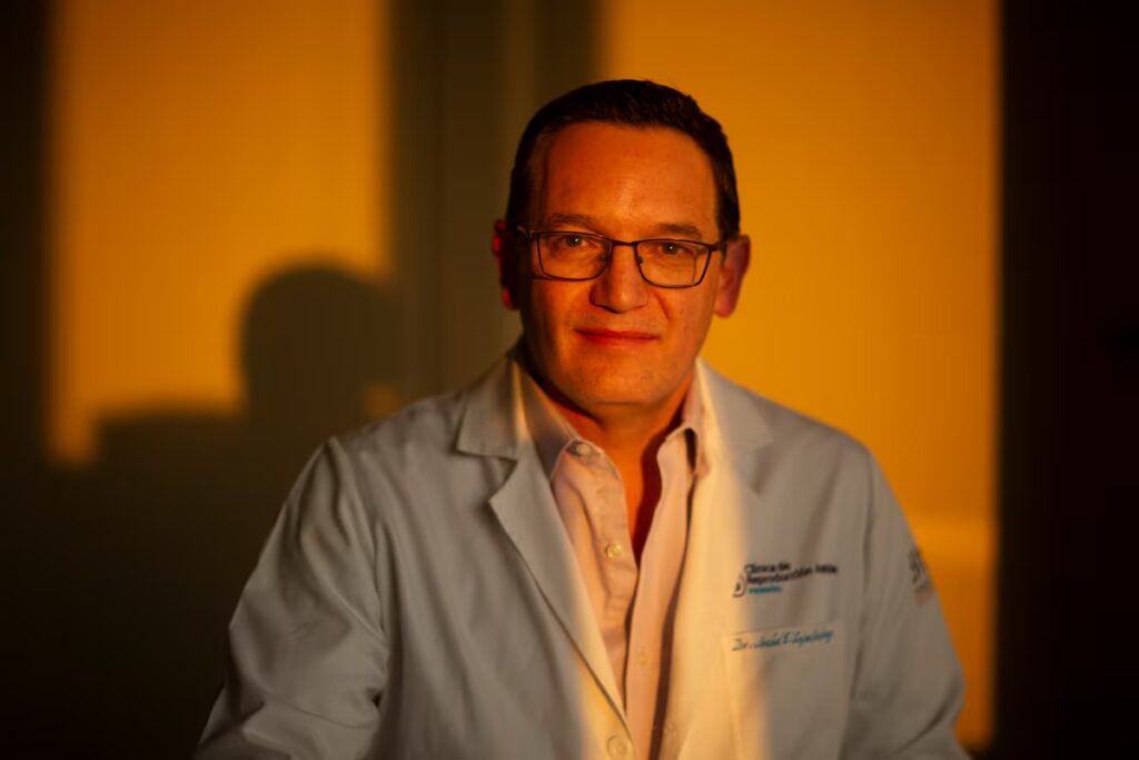 Doctor Jesús Luján enfrenta deportación o extradición en su regreso a México