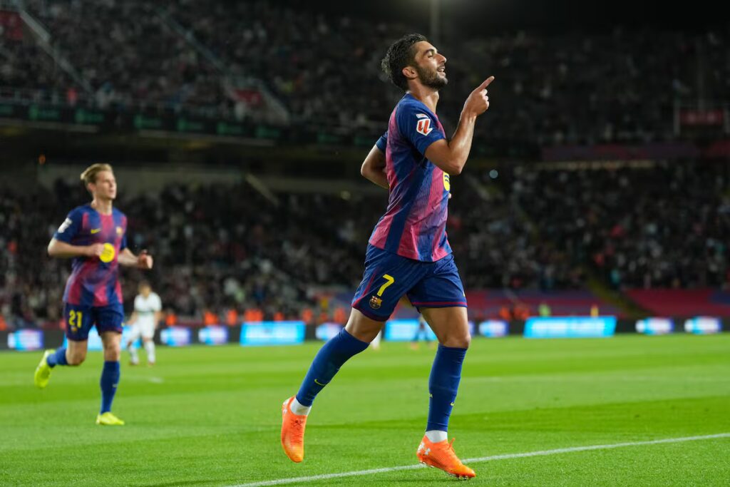 El FC Barcelona vence al Elche y retoma el segundo lugar en LaLiga