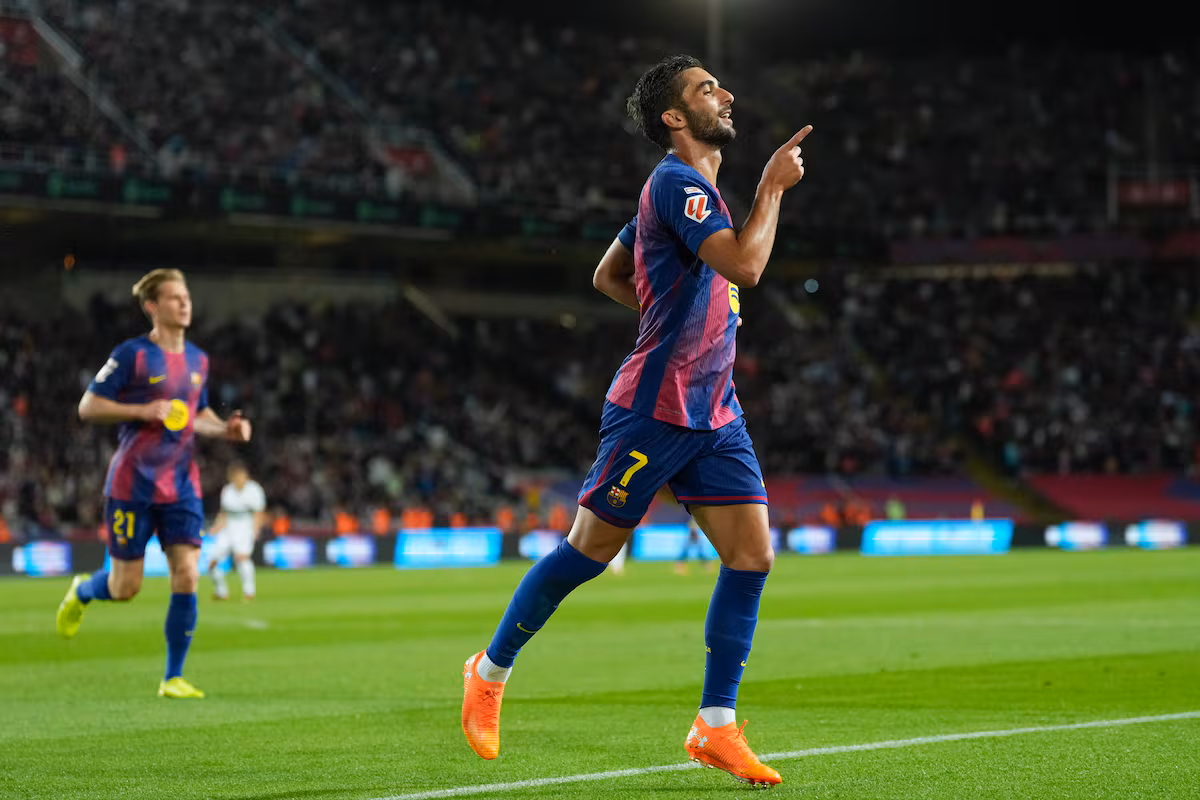 El FC Barcelona vence al Elche y retoma el segundo lugar en LaLiga