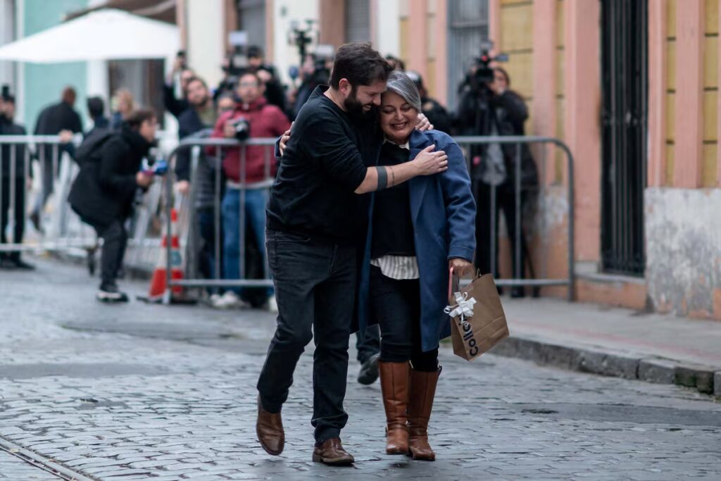 Equipo de Jara busca que Boric no intervenga en segunda vuelta