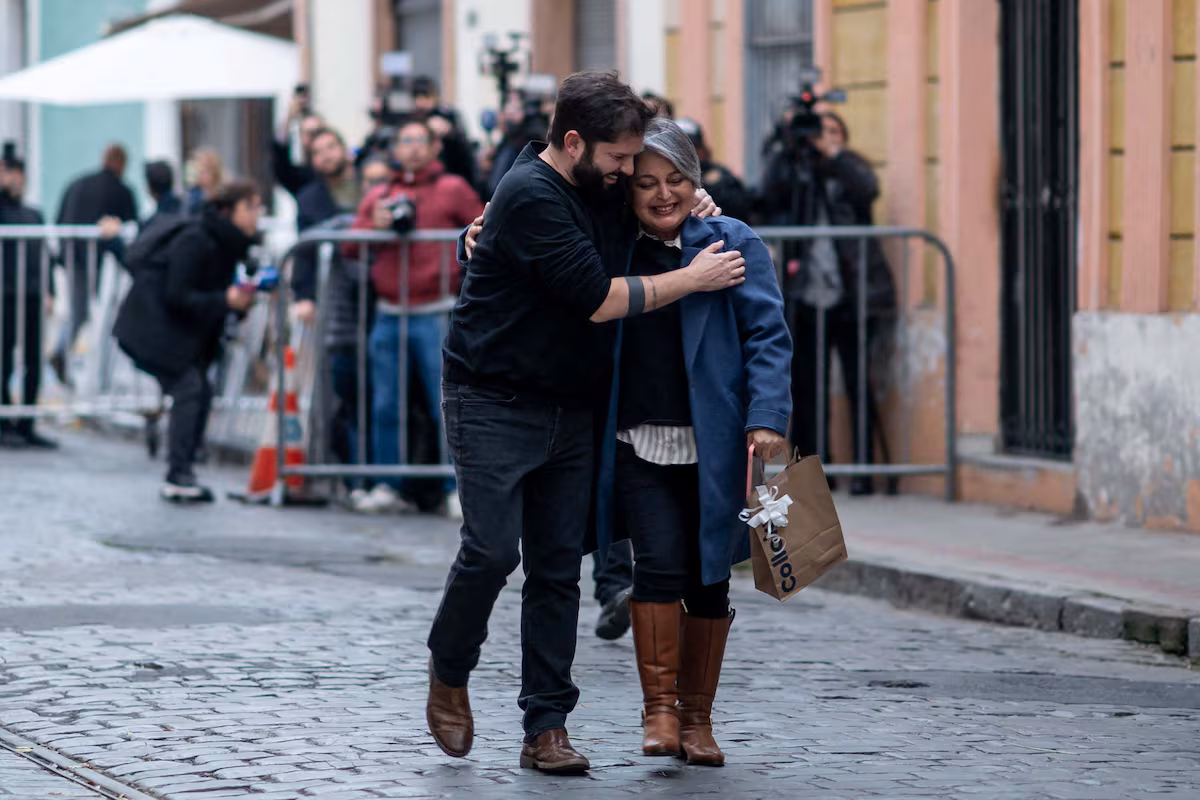 Equipo de Jara busca que Boric no intervenga en segunda vuelta