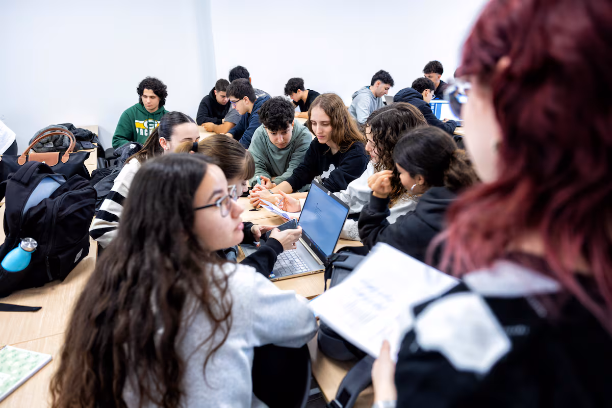Estudiantes se movilizan en huelga universitaria contra la extinción