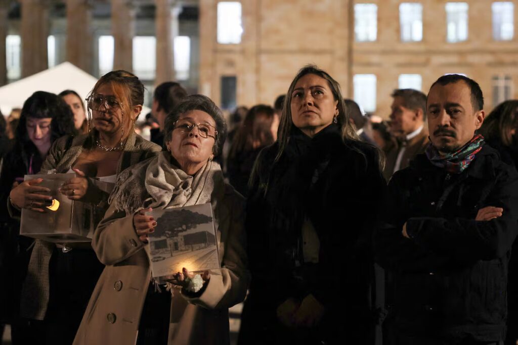 Exigen cese al fuego en defensa de la memoria y la democracia