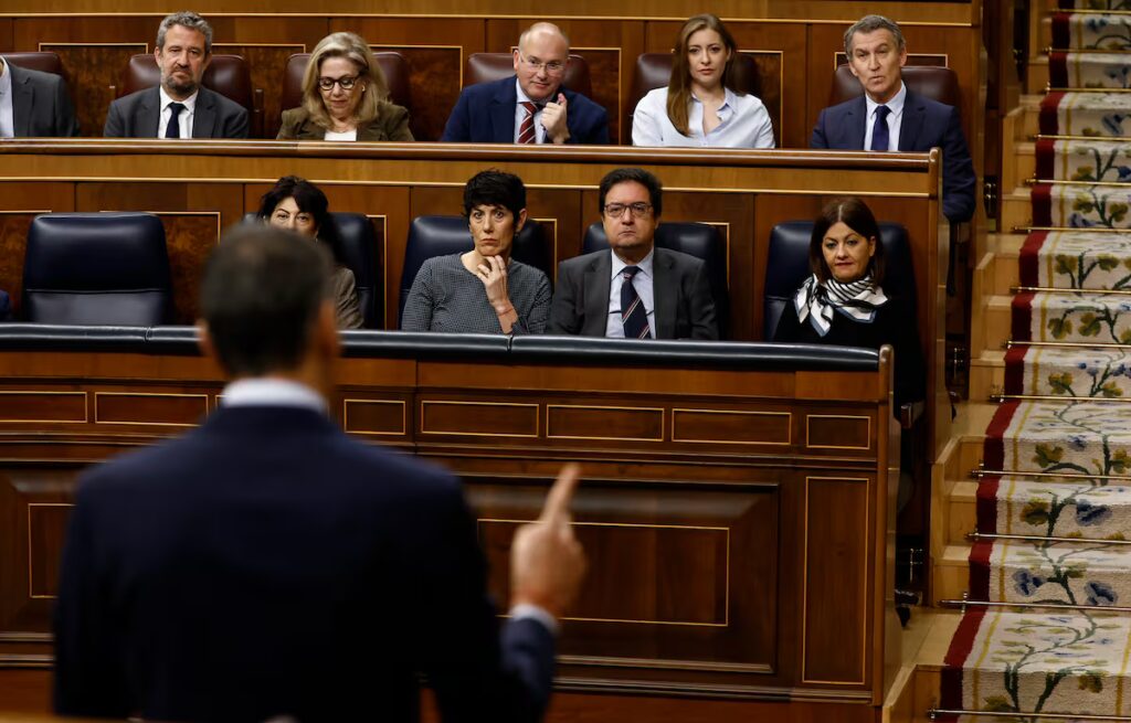 Feijóo critica a Sánchez por el 2% de Cerdán en directo