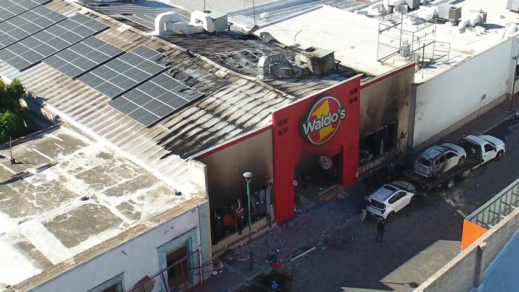 Fiscalía indaga si transformador causó incendio mortal en Waldo’s de Sonora
