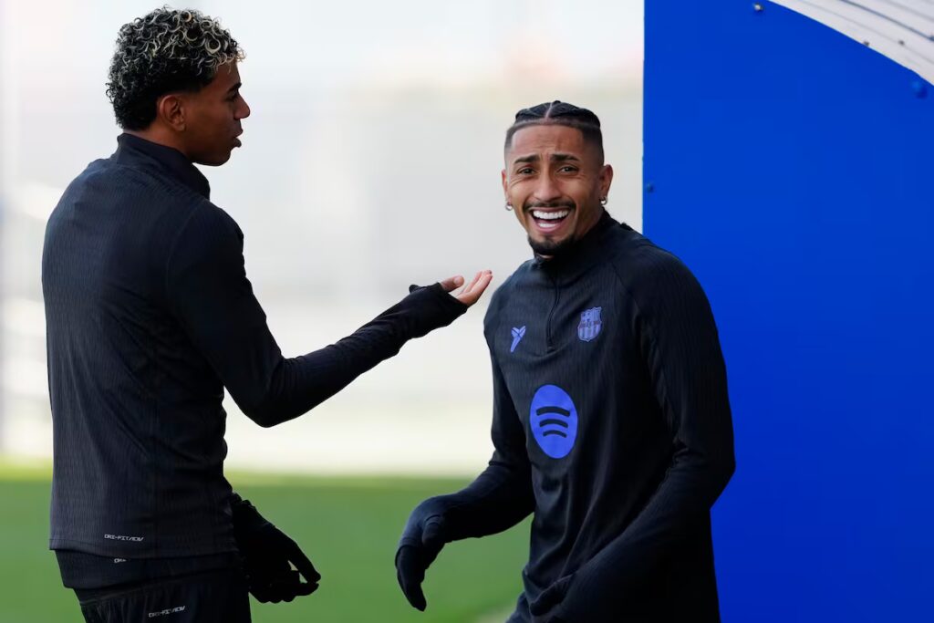 Hansi Flick defiende a médicos del Barcelona tras lío con lesionados