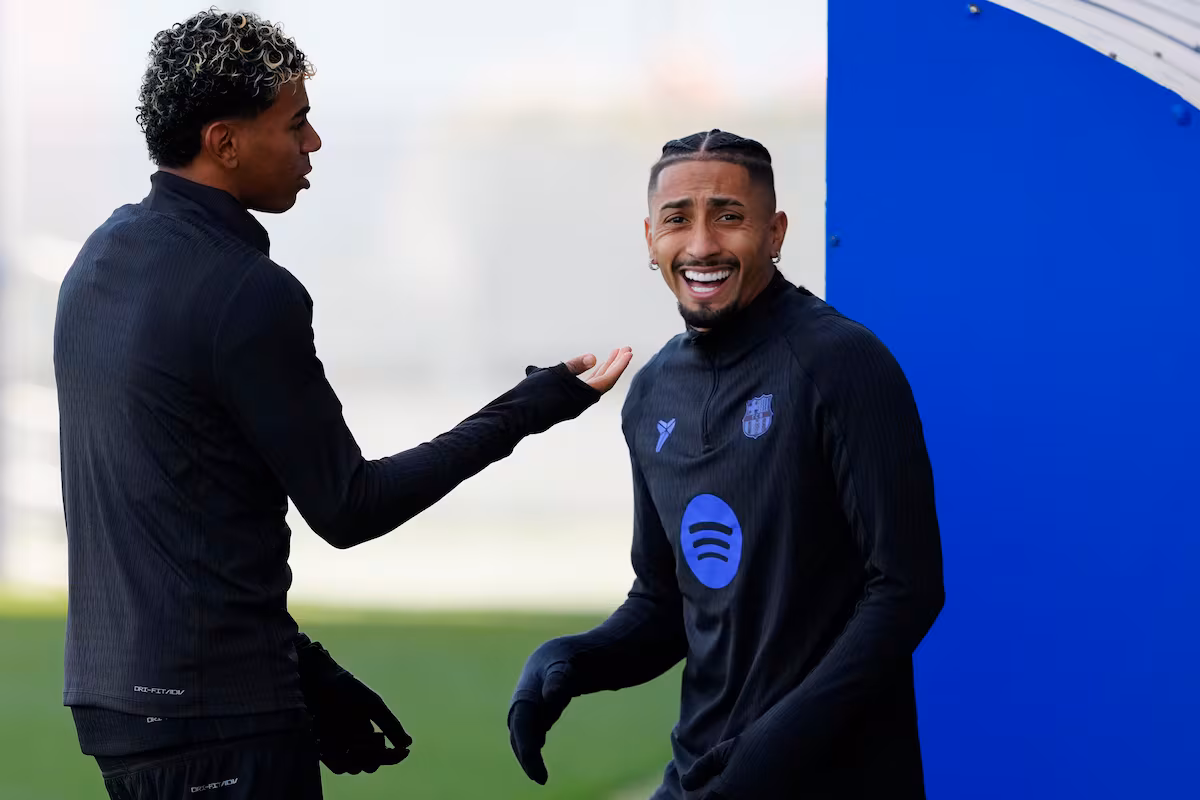 Hansi Flick defiende a médicos del Barcelona tras lío con lesionados