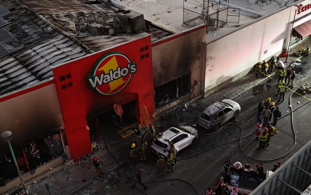 Incendio en tienda de Sonora deja al menos 23 muertos y 12 heridos