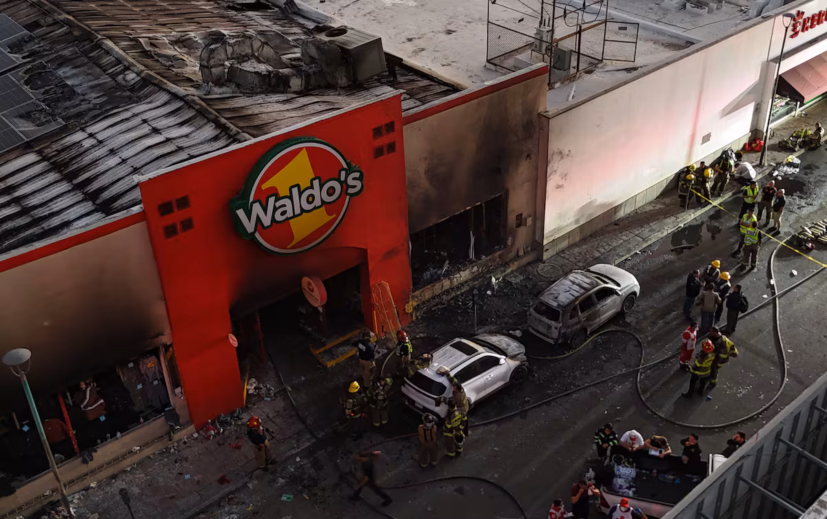 Incendio en tienda de Sonora deja al menos 23 muertos y 12 heridos