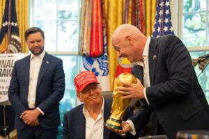 Infantino y Trump: La Alianza que Busca Conquistar a los Fans de MAGA en el Fútbol