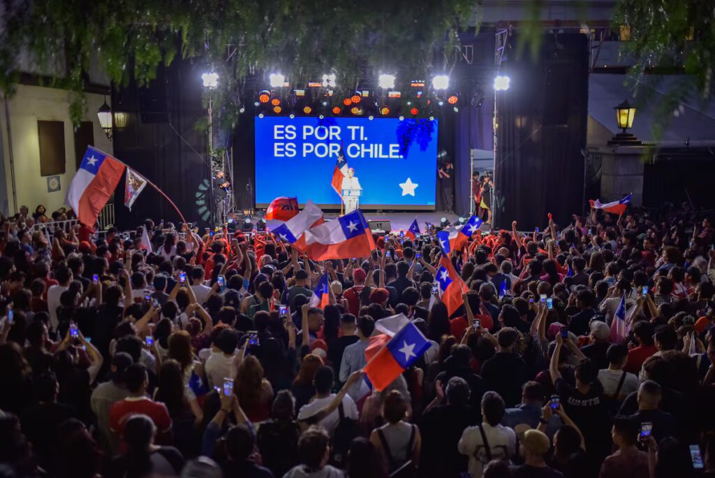 Jeannette Jara celebra una victoria agridulce en su carrera política