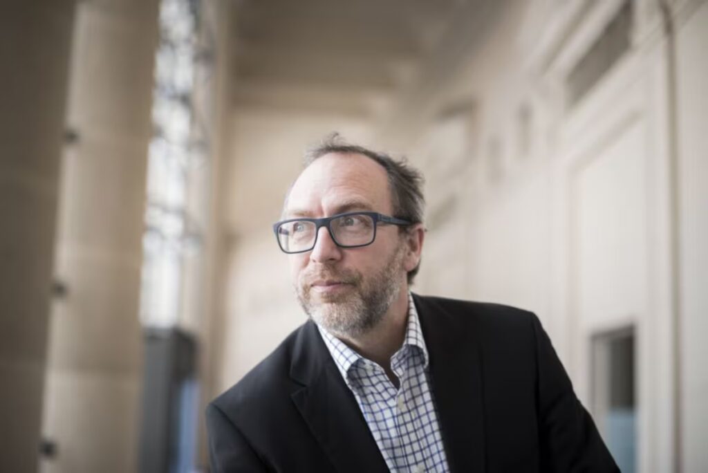 Jimmy Wales: "La Grokipedia refleja las opiniones de Elon Musk"
