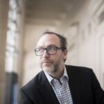 Jimmy Wales: "La Grokipedia refleja las opiniones de Elon Musk"