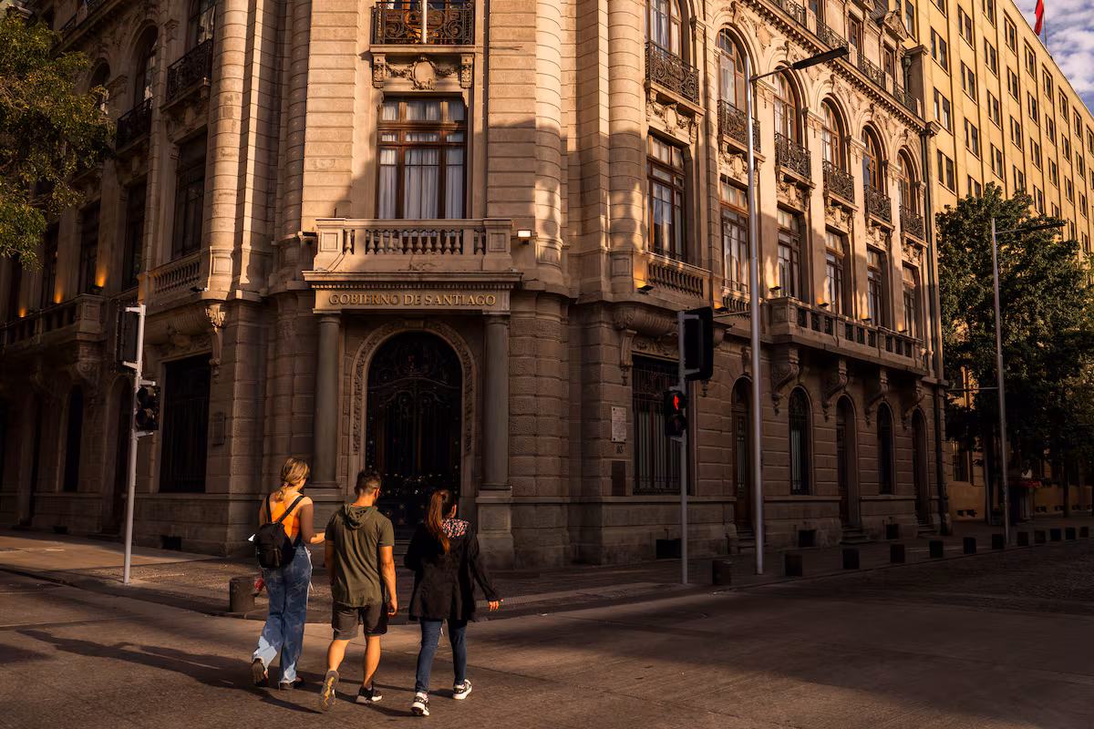 Jóvenes buscan respuestas en la política de derecha