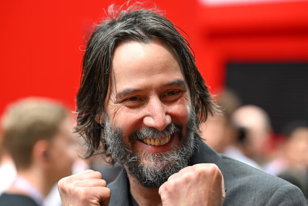 Keanu Reeves agradece a la policía por recuperar sus relojes robados en 2023
