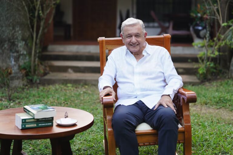 López Obrador presenta su nuevo libro: "Deseo que los españoles lo lean"