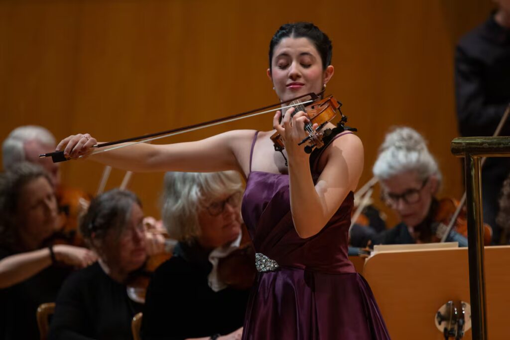 María Dueñas brilla en la 'Symphonie espagnole' de Lalo