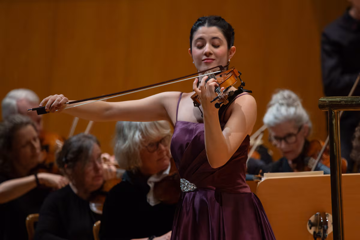 María Dueñas brilla en la 'Symphonie espagnole' de Lalo