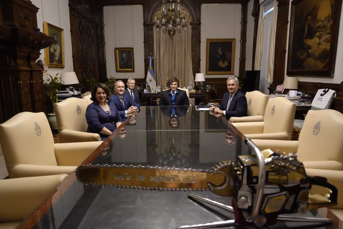 Milei se reúne con Peter Lamelas, embajador de Trump contra China