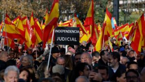 Miles se movilizan en Madrid: Concentración del PP contra la corrupción gubernamental