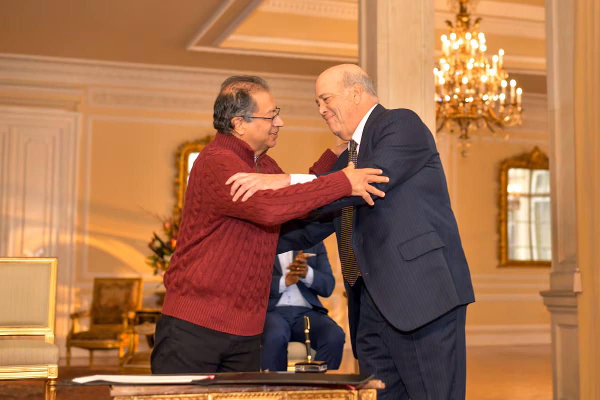 Petro desestima consultas con su embajador en EE. UU.