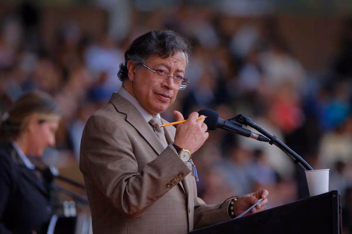 Petro en la mira tras bombardeo que deja varios menores muertos