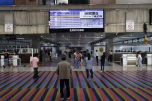 Trump decreta cierre total del espacio aéreo en Venezuela