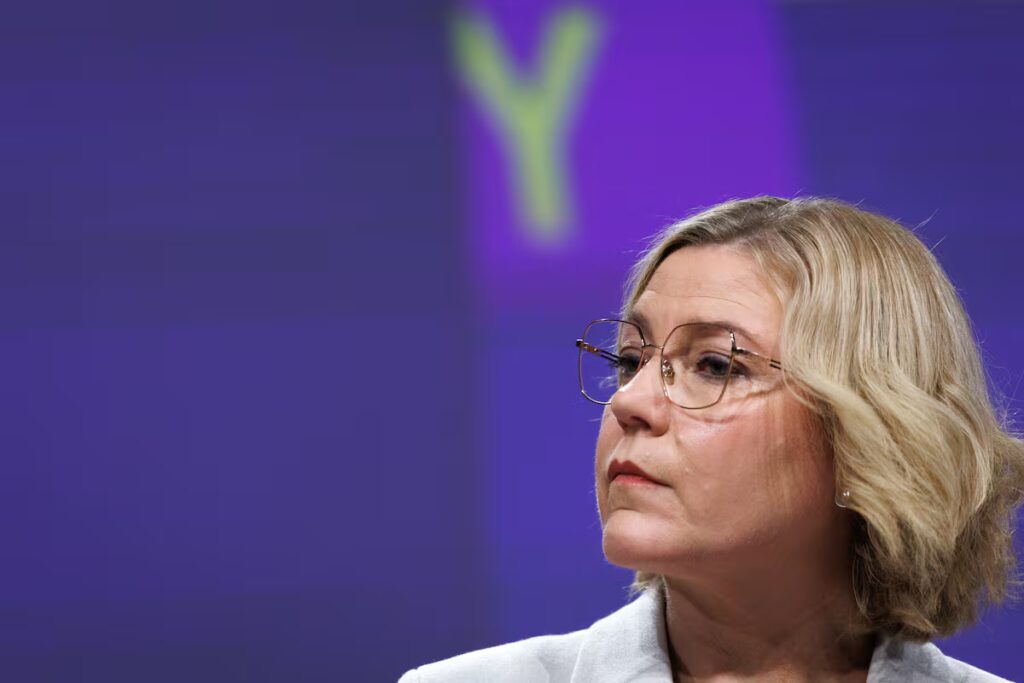 UE da 16 meses a tecnológicas para adaptar su IA de "alto riesgo"