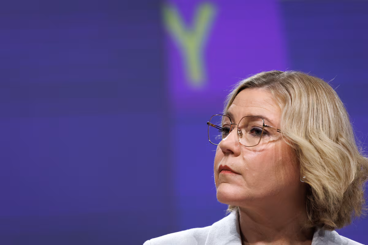 UE da 16 meses a tecnológicas para adaptar su IA de "alto riesgo"