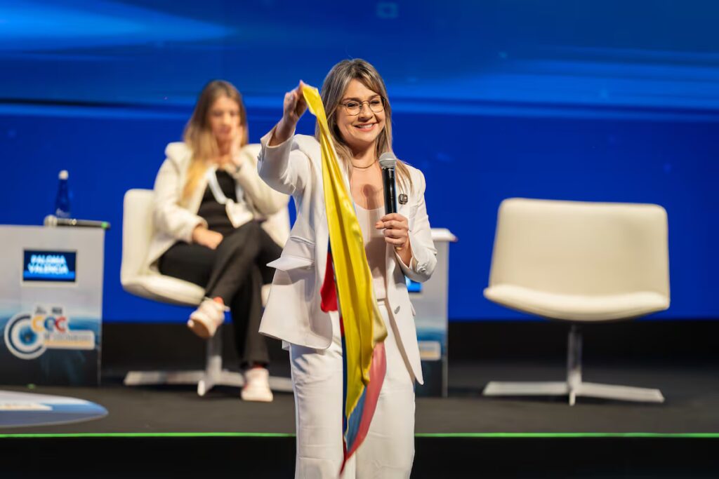 Vicky Dávila lucha por revitalizar su impulso electoral en Colombia