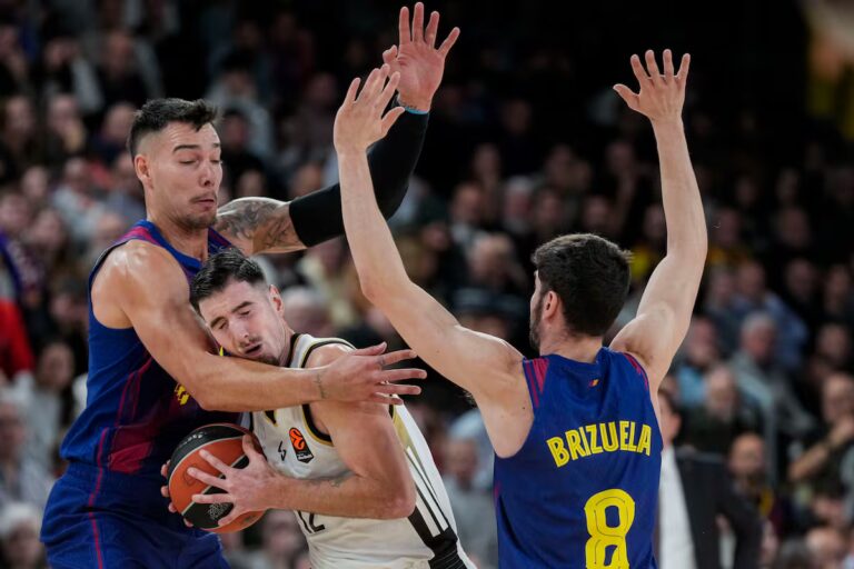 Xavi Pascual vuelve al Palau y lleva al Barça a la victoria sobre el colista