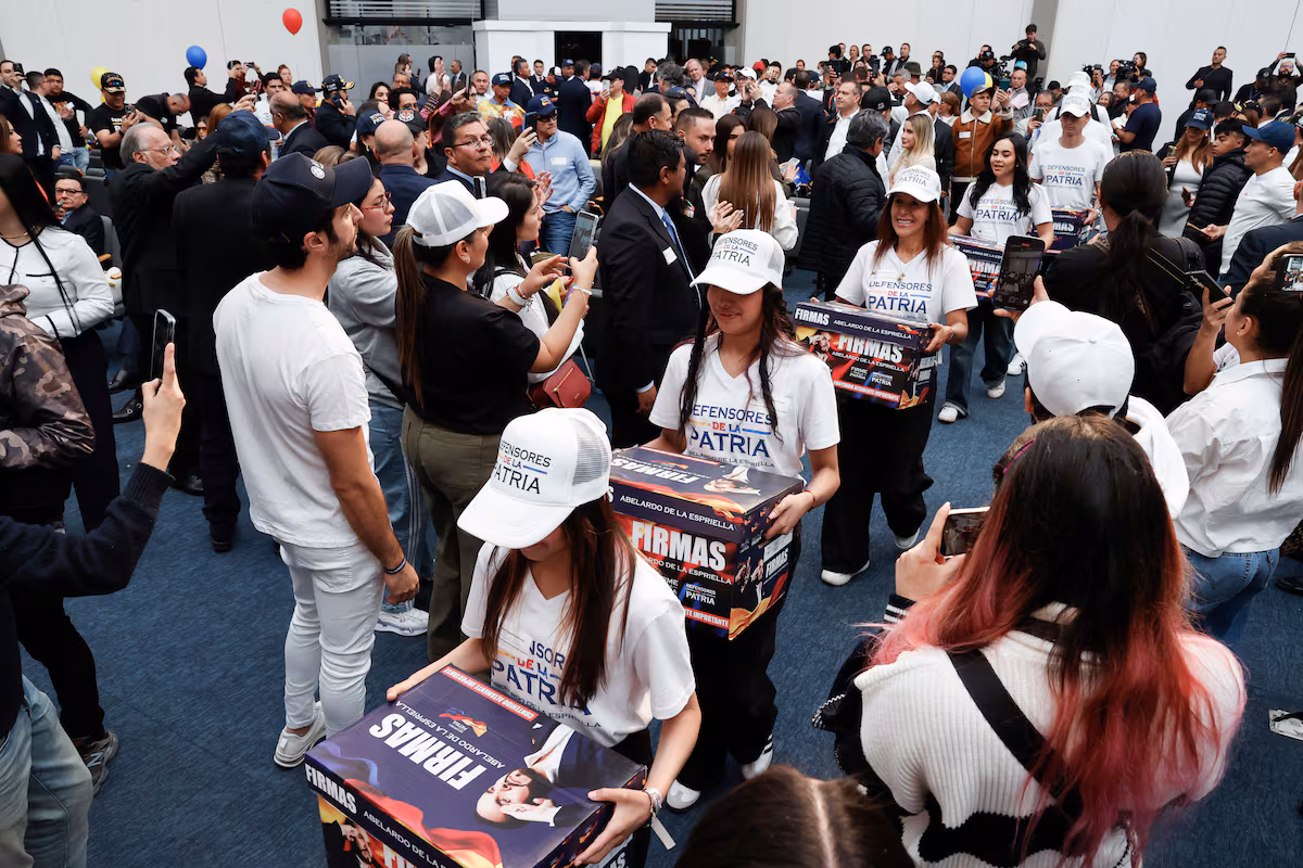 22 Candidatos y 28 Millones de Firmas: El Desencanto Político en Colombia