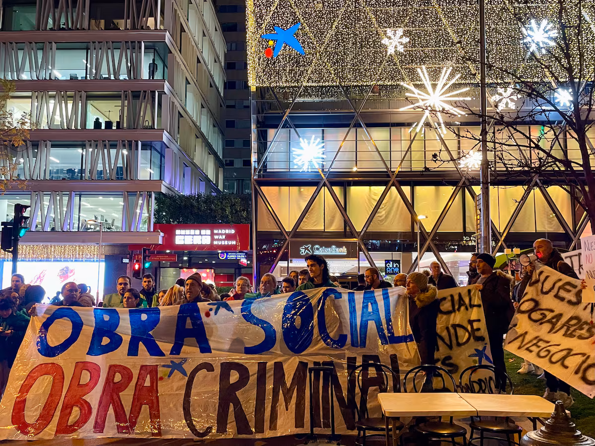60 Familias Demandas a Fundación La Caixa por Desahucios Silenciosos en Madrid