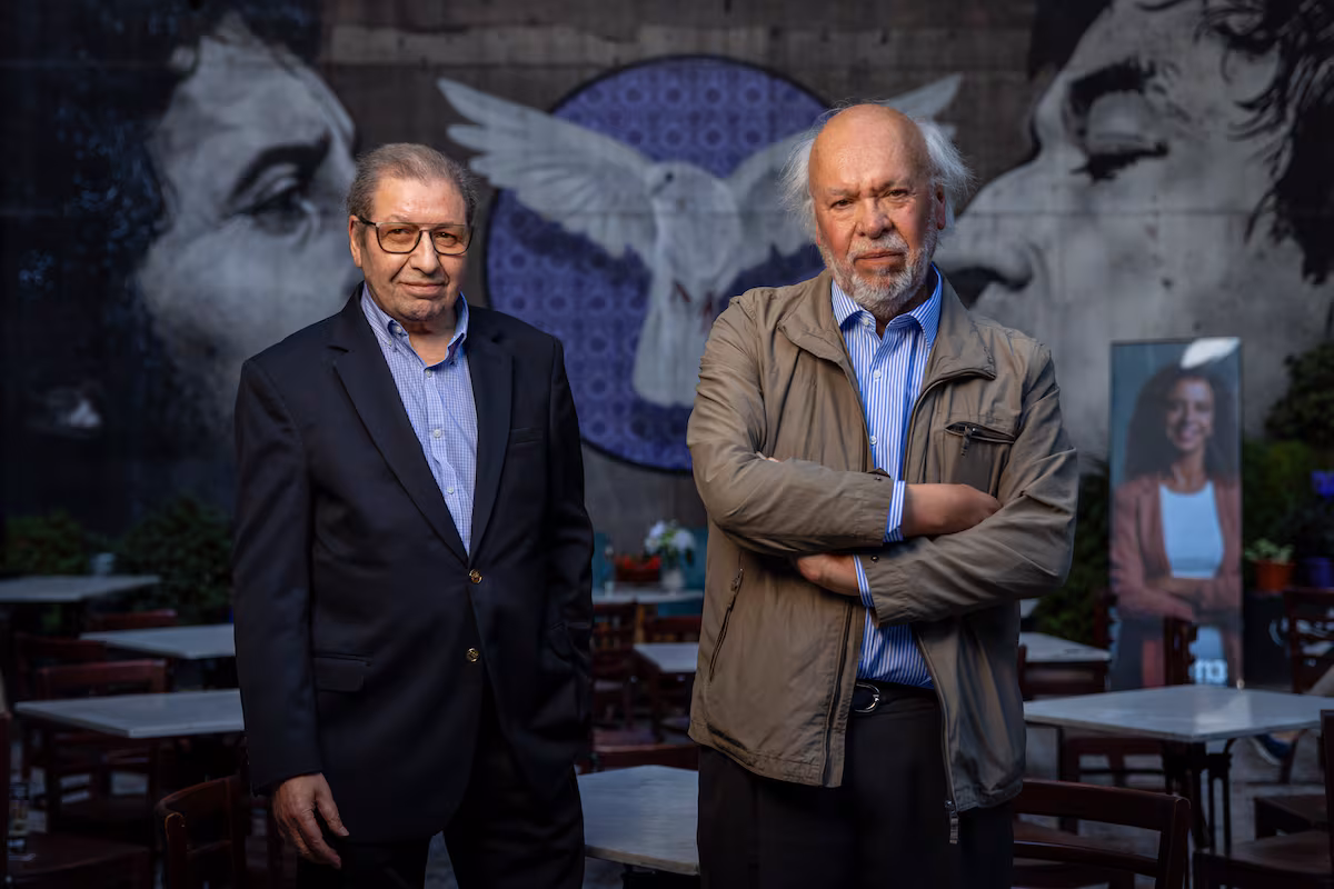 Ascanio Cavallo y Antonio Martínez bromean sobre la 'vieja' película del mes pasado