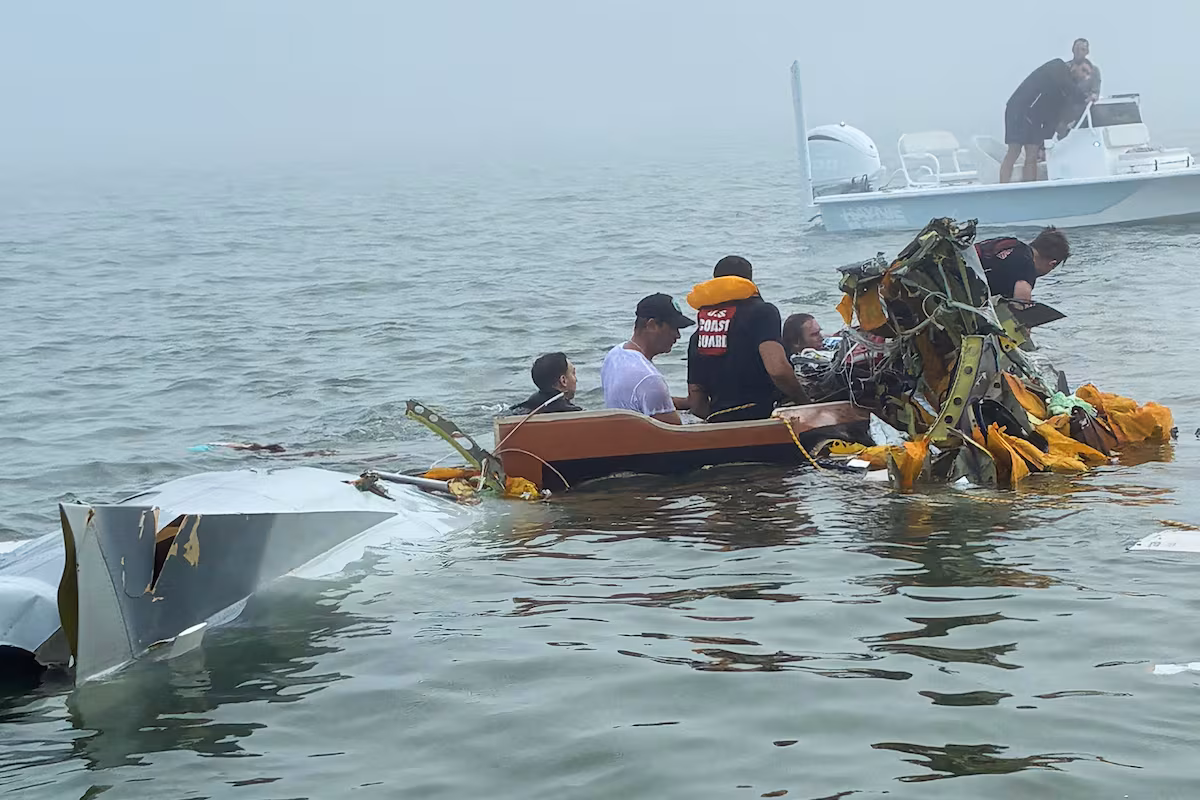 Avión médico de la Marina mexicana pierde comunicación y se estrella en Texas