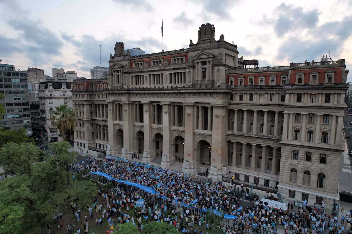 Juez argentino aprueba extradición de cinco bolsonaristas a Brasil por golpismo