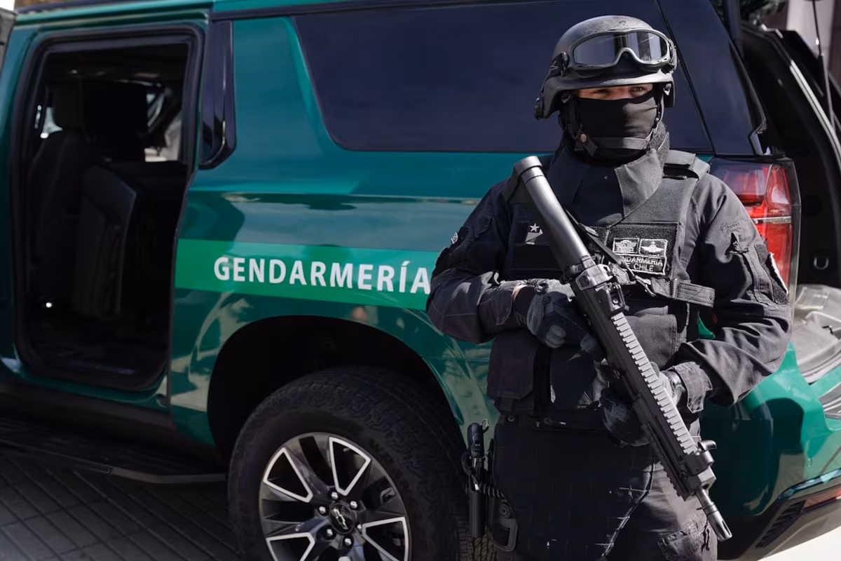 Operativo contra corrupción: 44 gendarmes detenidos en cárceles chilenas