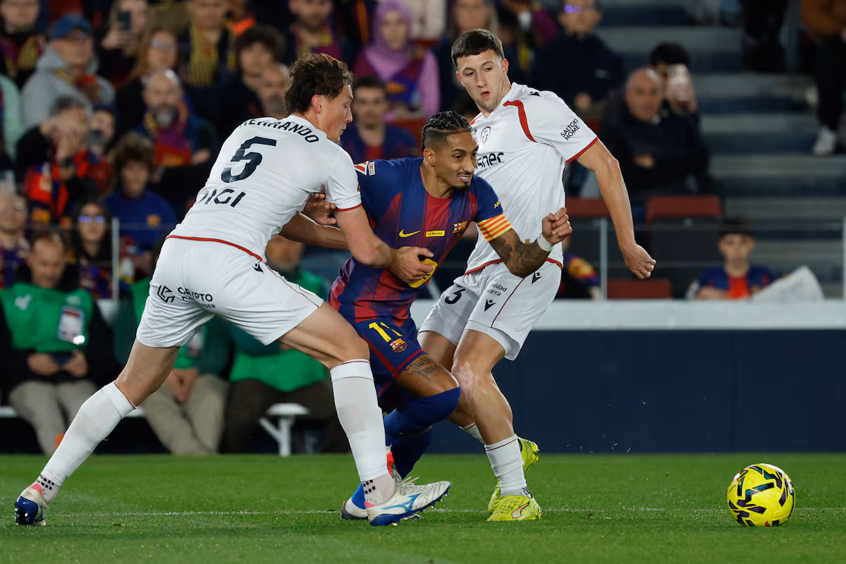 Pedri lidera y Raphinha brilla en el Barça de Flick
