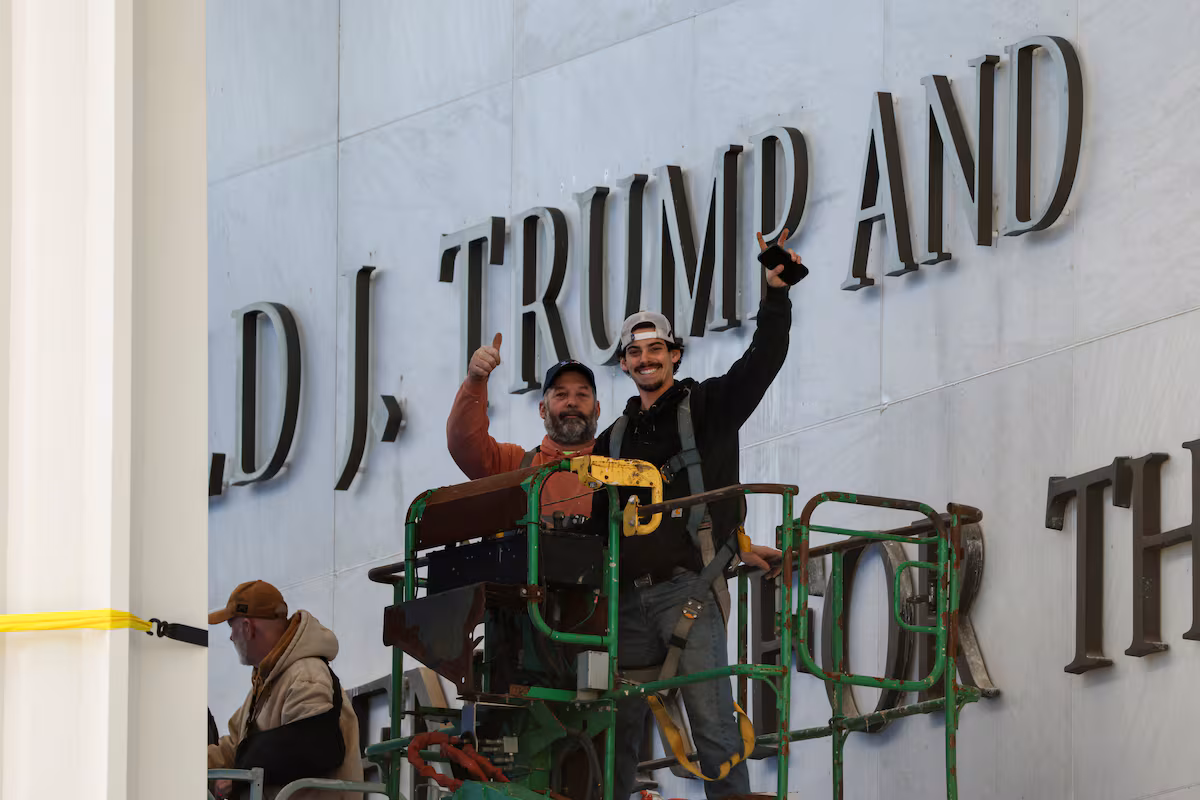 Trump incorpora su nombre al Kennedy Center de Washington sin aprobación del Congreso